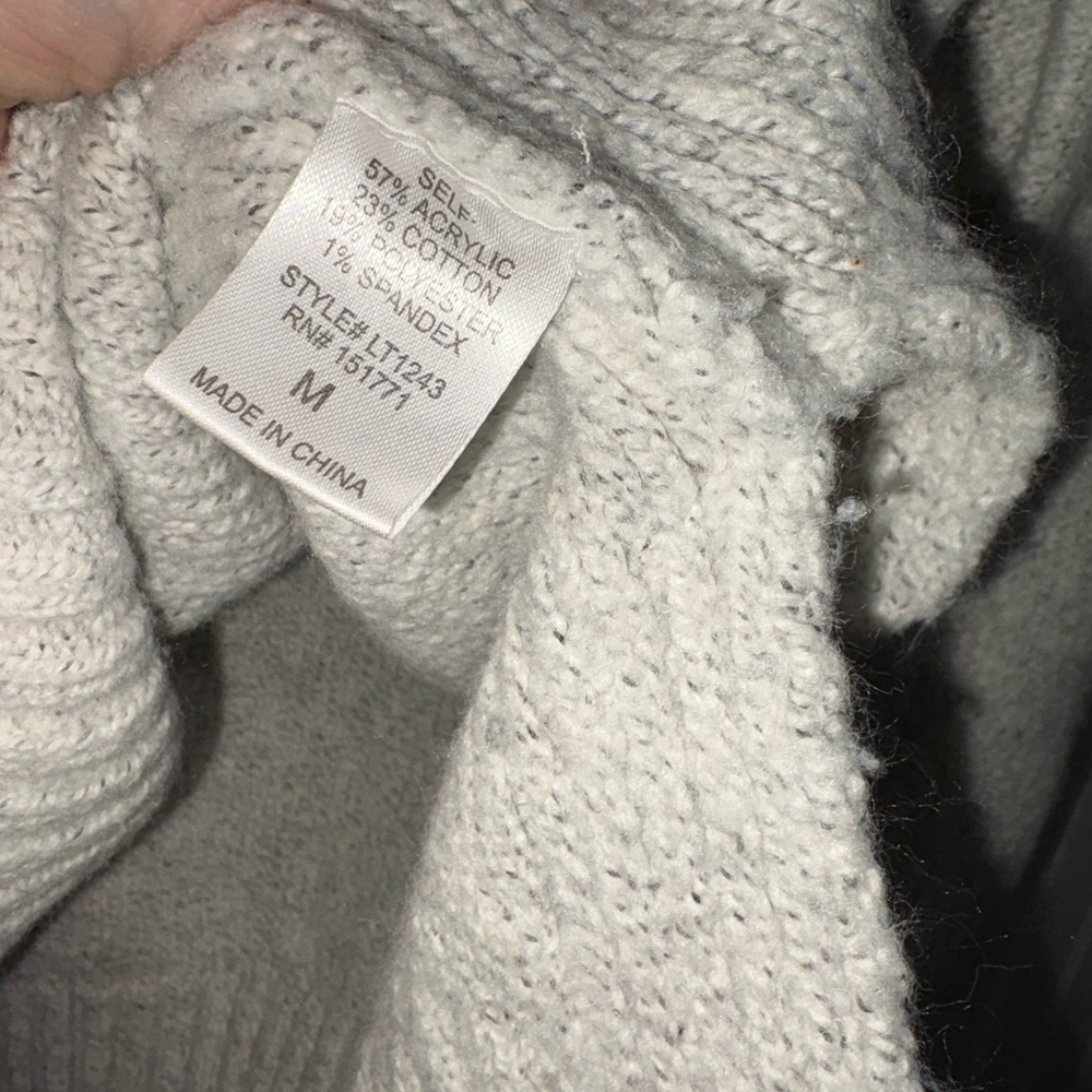 Gilli Cozy Gray Women's Sweater| Size Medium - Picture 4 of 5